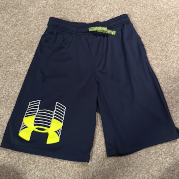 Bundle - youth large Under Armour set - shorts and T-shirt - Picture 2 of 3